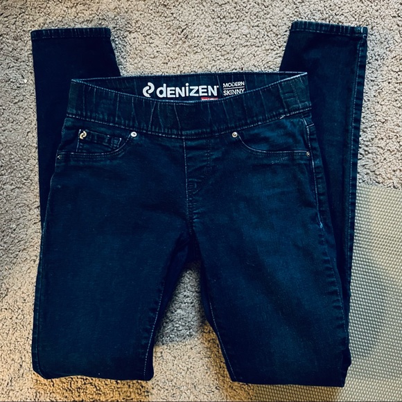 Levi’s Denizen low-rise Modern skinny dark wash stretch jean leggings. Size 2